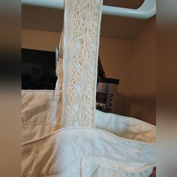 POL Cream and Floral Tiered Button-Down Blouse - Picture 4 of 6